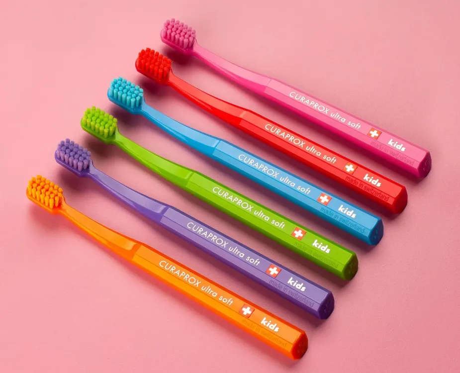 Curaprox Kinderzahnbürsten in verschiedenen Farben – SEO Case Study zur internationalen Content- und Markenstrategie